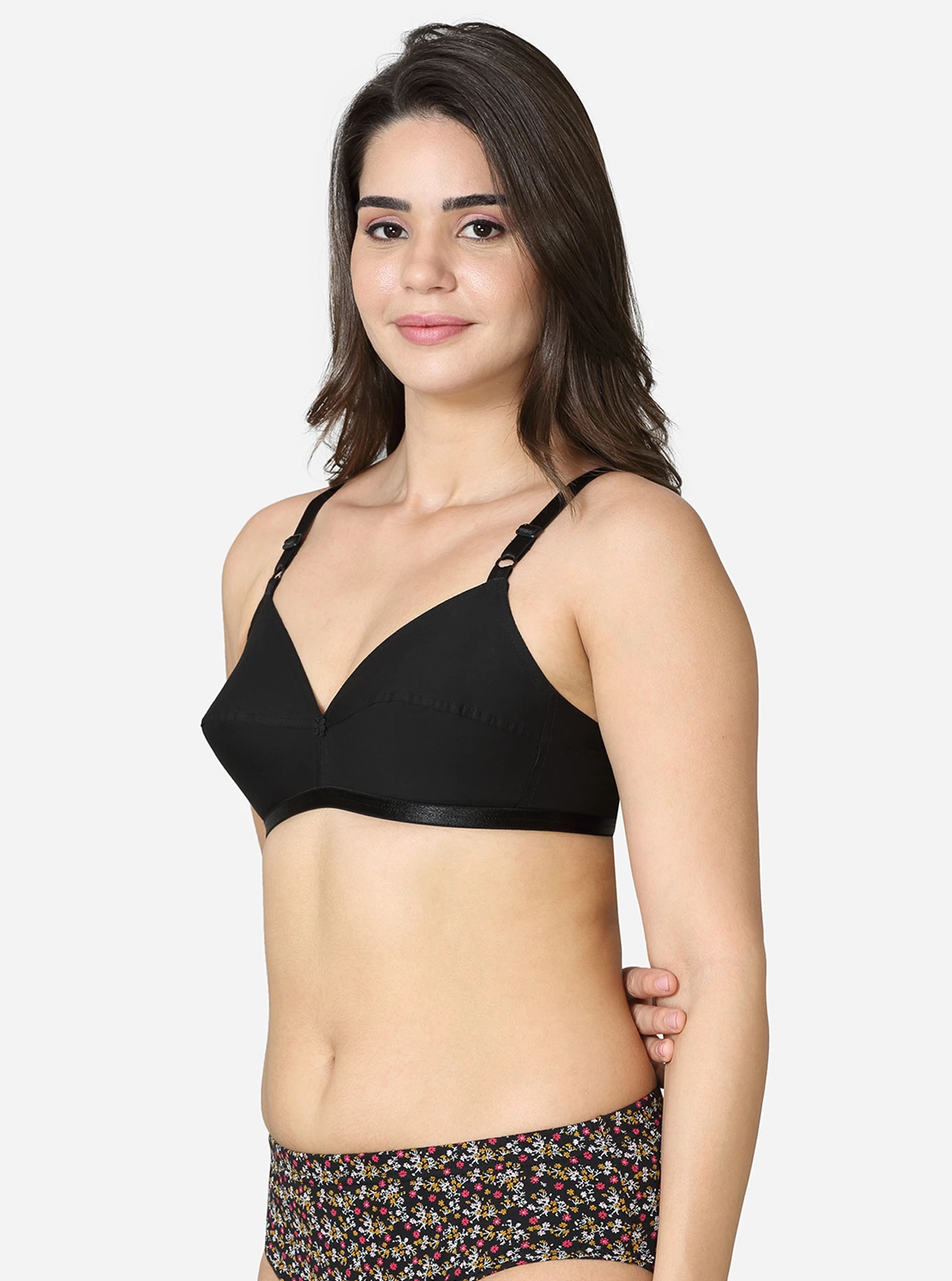 Single layered Black pointed seamed cup medium coverage bra - Image 2